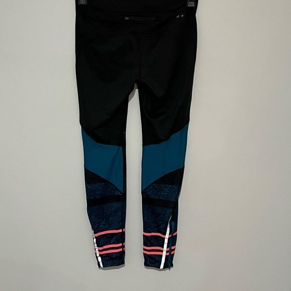 New Balance size M leggings with great geo- design and reflective strips EUC - Picture 2 of 14